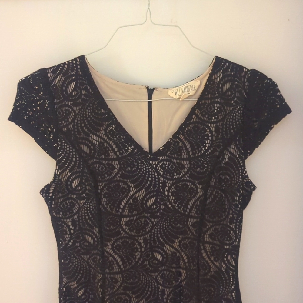 Sweet Wanderer Black Lace Beige Lining Dress